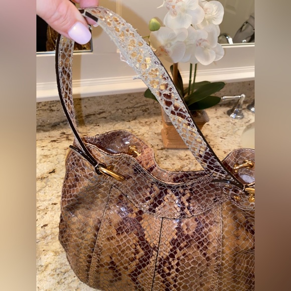 MICHAEL KORS DESIGNER HANDBAG WITH MATCHING WALLET - Picture 3 of 8